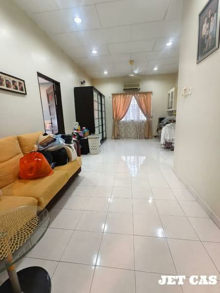 Rumah Berkembar untuk Dijual di Klang (Selangor) - Ivy Por - Living Room - PropertyGuru.com.my