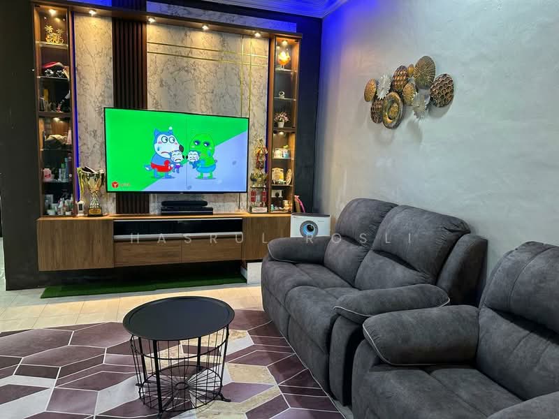 Rumah Teres 2 Tingkat untuk Dijual di Taman Seri Bertam (Kepala Batas) - Hasrul Rosli - Living Room - PropertyGuru.com.my