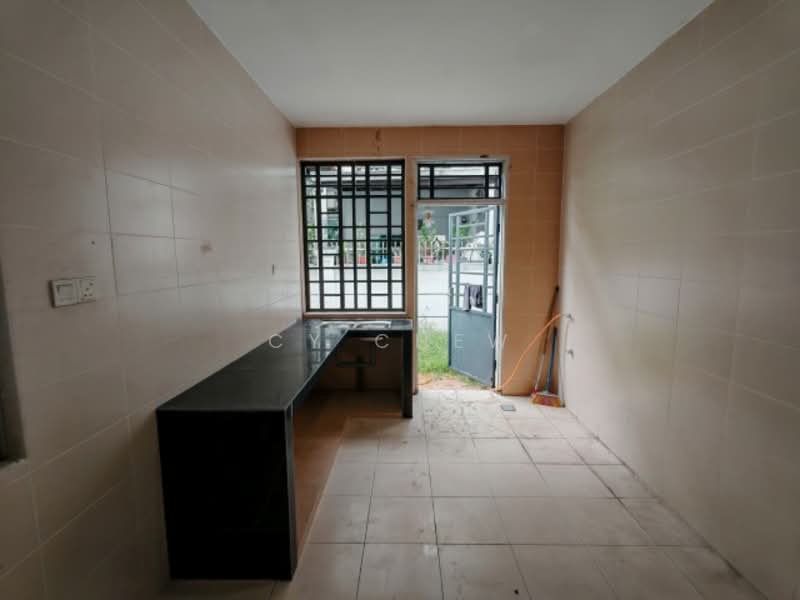 Rumah Kluster untuk Disewa di Taman Kempas Indah (Tebrau) - CY Chew - Kitchen - PropertyGuru.com.my