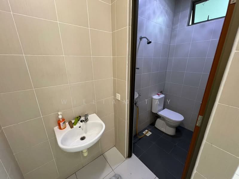 Cluster House for Sale in Taman Sutera Utama (Skudai) - William Tay - Bathroom - PropertyGuru.com.my
