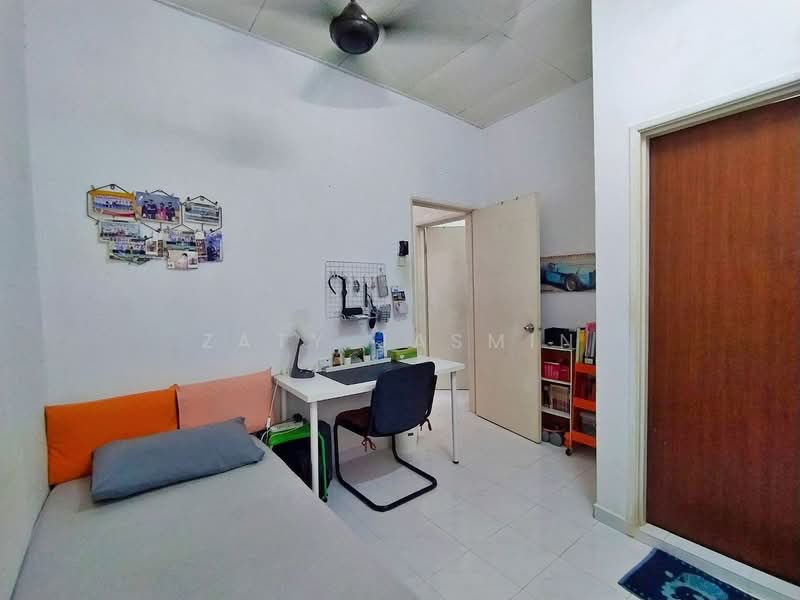 2-storey Terraced House for Sale in Subang Bestari (Shah Alam) - Zaty Jasmin - Bedroom - PropertyGuru.com.my