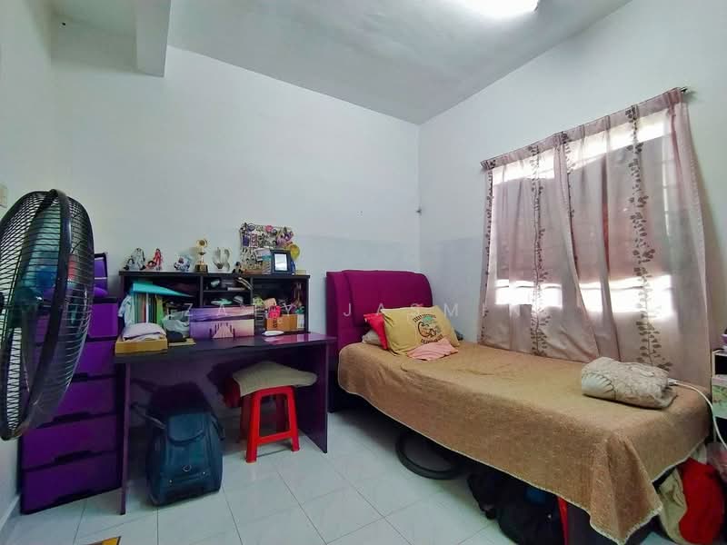 2-storey Terraced House for Sale in Subang Bestari (Shah Alam) - Zaty Jasmin - Bedroom - PropertyGuru.com.my