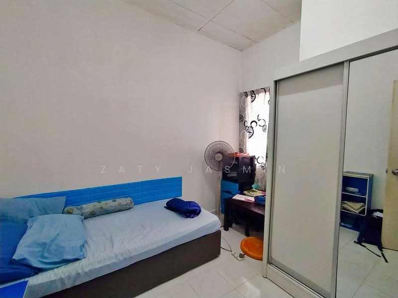 2-storey Terraced House for Sale in Subang Bestari (Shah Alam) - Zaty Jasmin - Bedroom - PropertyGuru.com.my