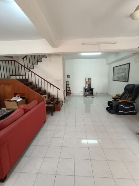 2-storey Terraced House for Sale in Taman Overseas Union (Taman Oug) (Jalan Klang Lama (Old Klang Road)) - Han . - Living Room - PropertyGuru.com.my
