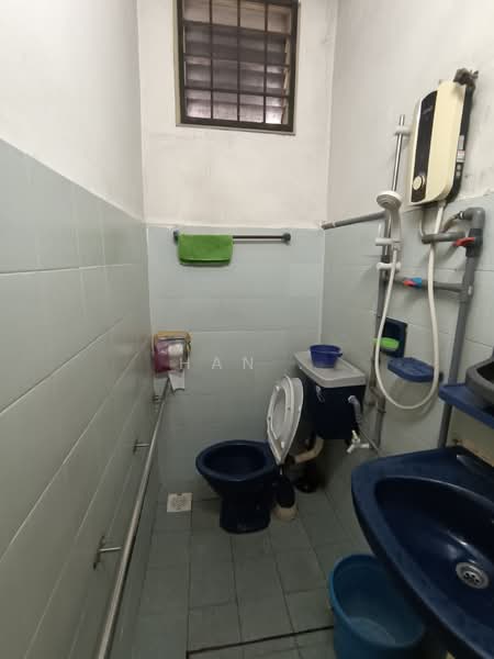 2-storey Terraced House for Sale in Taman Overseas Union (Taman Oug) (Jalan Klang Lama (Old Klang Road)) - Han . - Bathroom - PropertyGuru.com.my