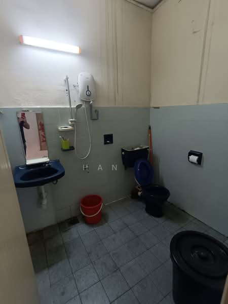 2-storey Terraced House for Sale in Taman Overseas Union (Taman Oug) (Jalan Klang Lama (Old Klang Road)) - Han . - Bathroom - PropertyGuru.com.my