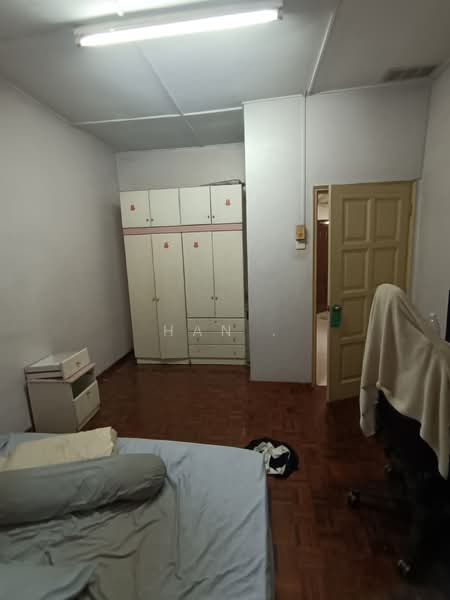 2-storey Terraced House for Sale in Taman Overseas Union (Taman Oug) (Jalan Klang Lama (Old Klang Road)) - Han . - Bedroom - PropertyGuru.com.my