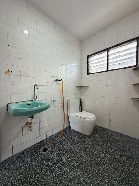 2-storey Terraced House for Sale in Taman Johor Jaya (Johor Bahru) - Nico Chong - Bathroom - PropertyGuru.com.my