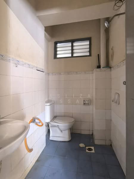 Apartment for Sale at Tasik Heights Apartment - Hasliza Hassan - Bathroom - PropertyGuru.com.my