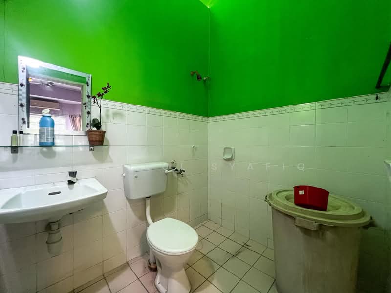 Rumah Teres 1 Tingkat untuk Disewa di Puncak Alam (Selangor) - Khairul Syafiq - Bathroom - PropertyGuru.com.my