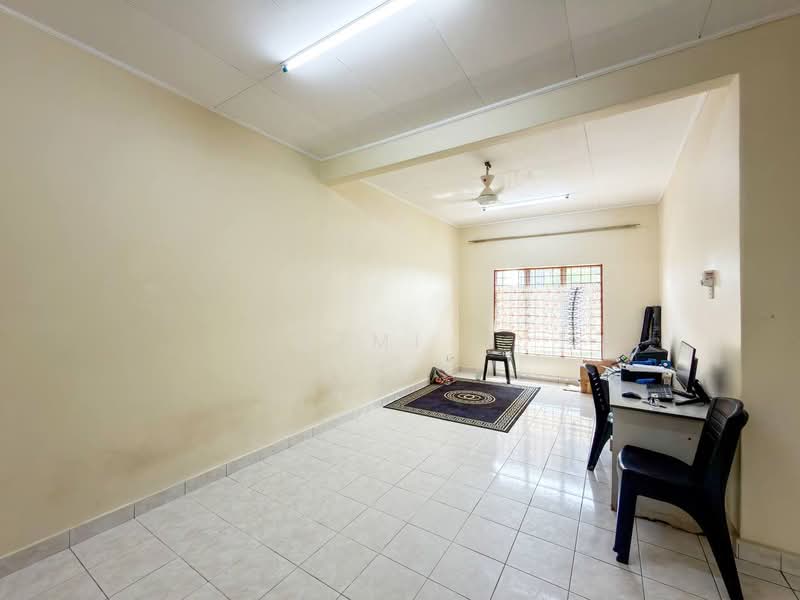 Apartment for Sale at Pangsapuri Seroja - Azmi . - Living Room - PropertyGuru.com.my