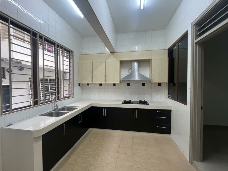 Rumah Teres 3 Tingkat untuk Disewa di Desa Parkcity (Kuala Lumpur) - Ashlynn Wong - Kitchen - PropertyGuru.com.my