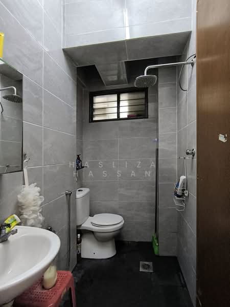 Apartment for Sale at Tasik Heights Apartment - Hasliza Hassan - Bathroom - PropertyGuru.com.my