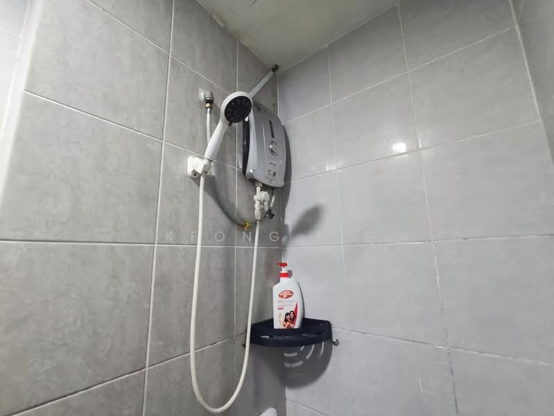 Condominium for Rent at The Edge Residence - Kfong Lee - Bathroom - PropertyGuru.com.my