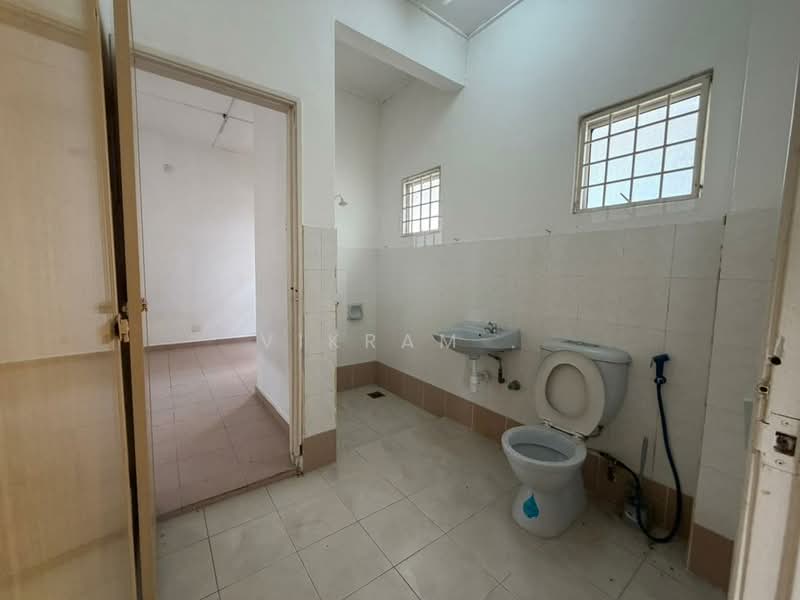Bungalow for Sale in Bandar Country Homes (Rawang) - Vikram . - Bathroom - PropertyGuru.com.my