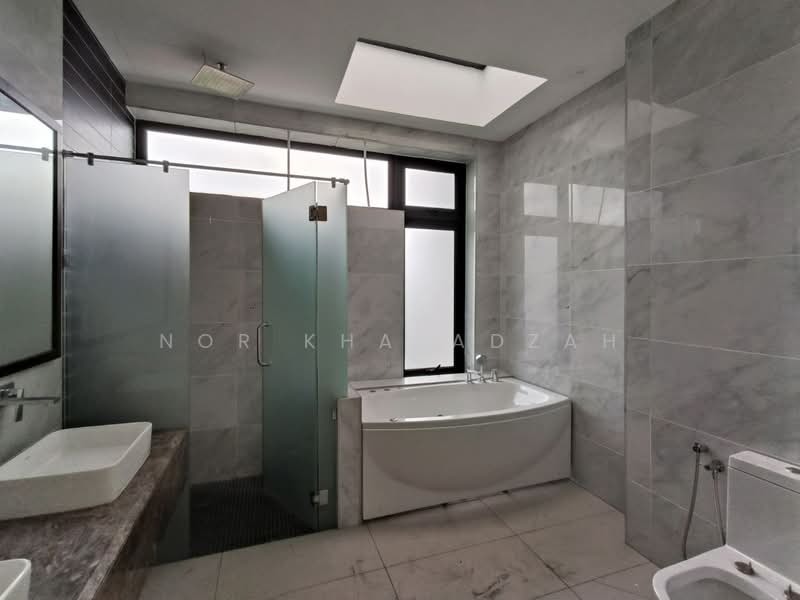 Rumah Teres 3 Tingkat untuk Dijual di Shah Alam (Selangor) - Nor Khafadzah - Bathroom - PropertyGuru.com.my