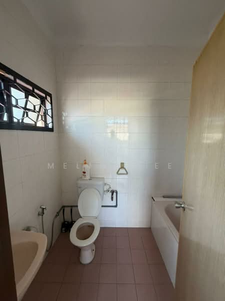 2-storey Terraced House for Sale in Taman Daya (Johor Bahru) - Melinda Ee - Bathroom - PropertyGuru.com.my