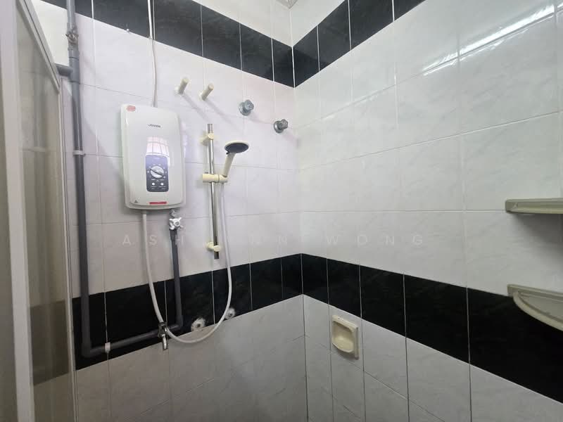 Terraced House for Rent in Bandar Utama (Selangor) - Ashlynn Wong - Bathroom - PropertyGuru.com.my