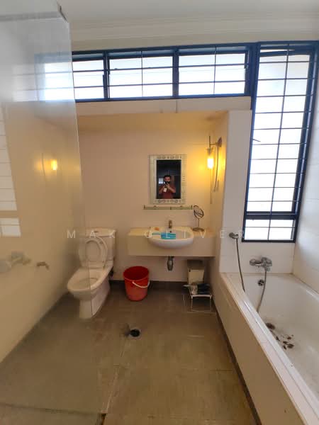 3-storey Terraced House for Sale in Taman Esplanad (Bukit Jalil) - Mak Oliver - Bathroom - PropertyGuru.com.my