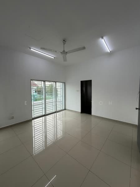 Rumah Kluster untuk Dijual di Nusantara Prima (Gelang Patah) - Ee Fong Toh - Living Room - PropertyGuru.com.my