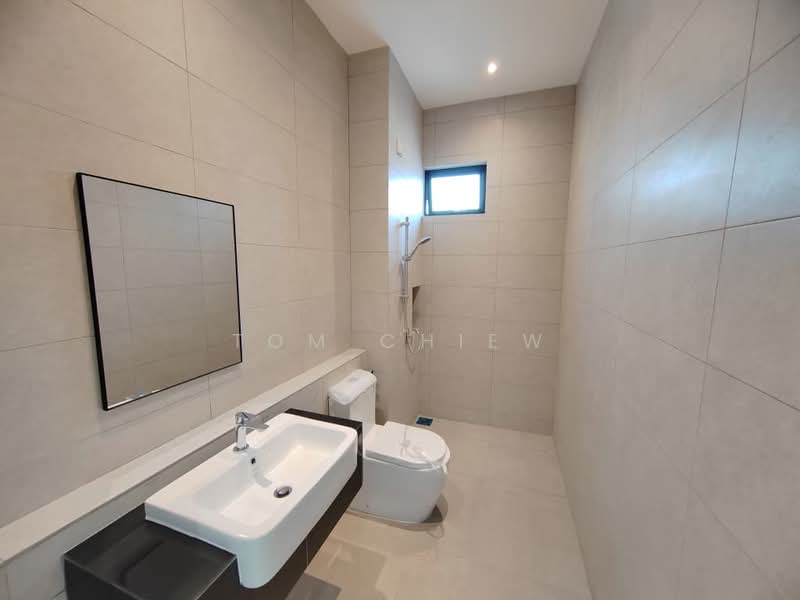 Rumah Teres 2 Tingkat untuk Dijual di Taman Mount Austin (Tebrau) - Tom Chiew - Bathroom - PropertyGuru.com.my