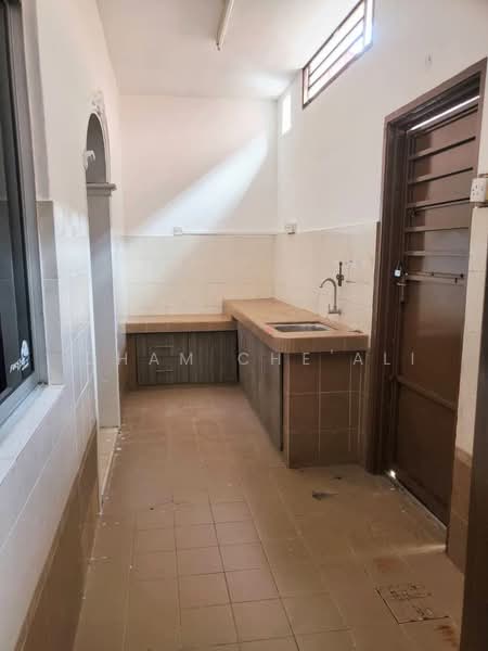 2-storey Terraced House for Sale in Taman Pandan Damai (Kuantan) - Idham Che'Ali - Kitchen - PropertyGuru.com.my