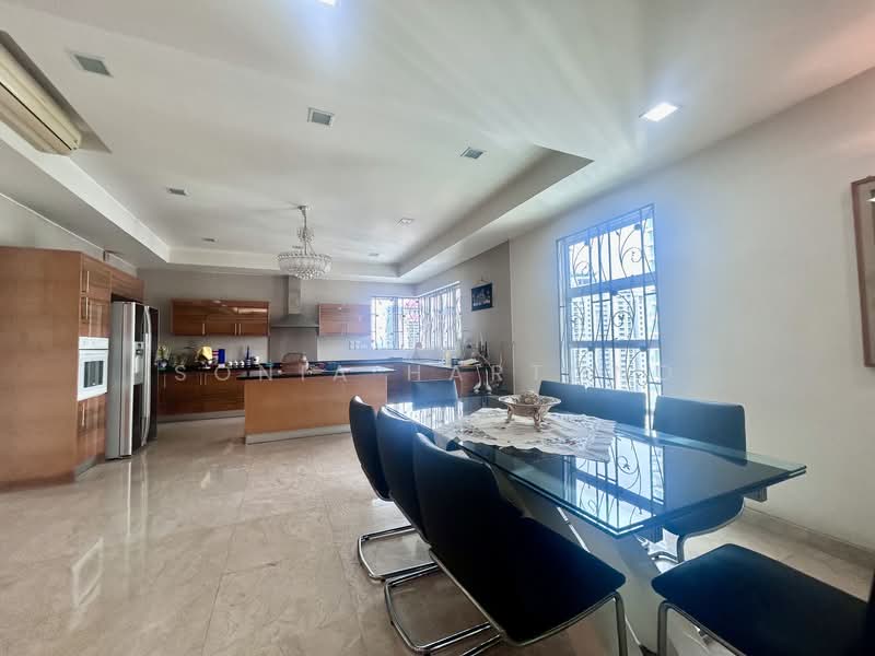 Kondominium untuk Dijual di Mont Kiara Meridin - Sonia Hartono - Kitchen - PropertyGuru.com.my