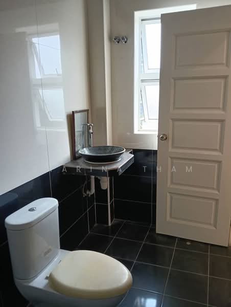 Rumah Banglo untuk Dijual di Taman United (Jalan Klang Lama (Old Klang Road)) - Sharina Tham - Bathroom - PropertyGuru.com.my
