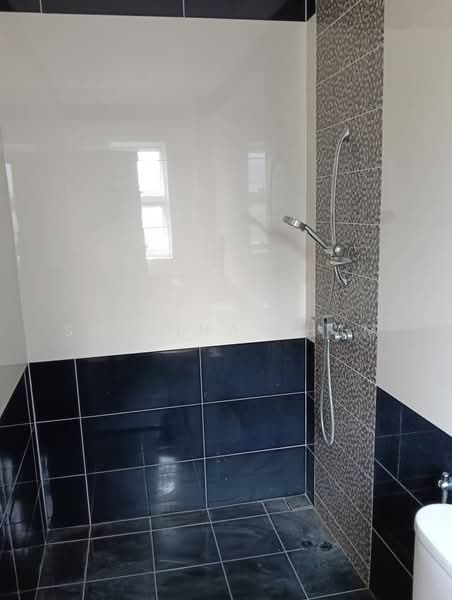 Rumah Banglo untuk Dijual di Taman United (Jalan Klang Lama (Old Klang Road)) - Sharina Tham - Bathroom - PropertyGuru.com.my