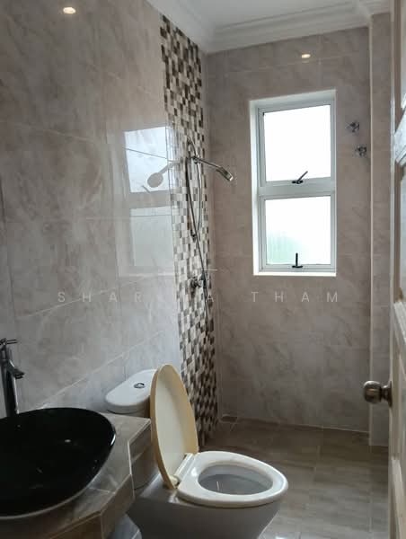 Rumah Banglo untuk Dijual di Taman United (Jalan Klang Lama (Old Klang Road)) - Sharina Tham - Bathroom - PropertyGuru.com.my