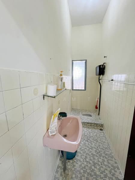 Semi-Detached House for Sale in Taman Iskandar (Johor Bahru) - William Tay - Bathroom - PropertyGuru.com.my