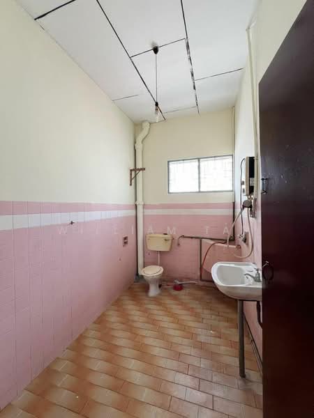 Semi-Detached House for Sale in Taman Iskandar (Johor Bahru) - William Tay - Bathroom - PropertyGuru.com.my