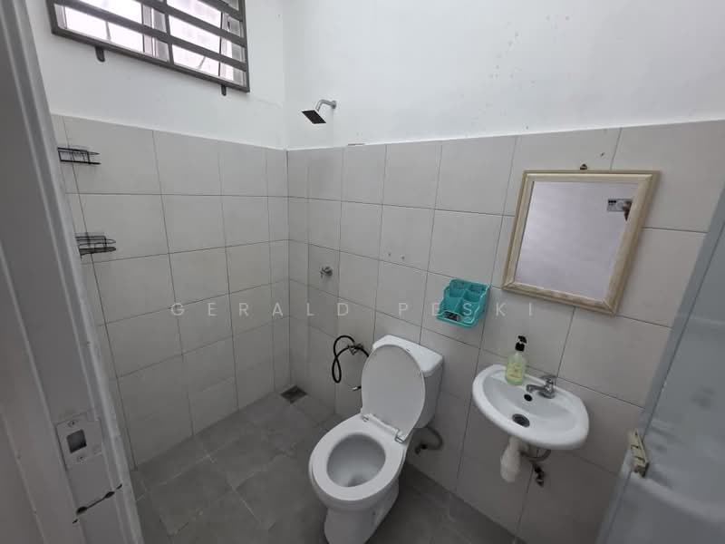 1-storey Terraced House for Sale in Lunas (Kedah) - Gerald Peski - Bathroom - PropertyGuru.com.my