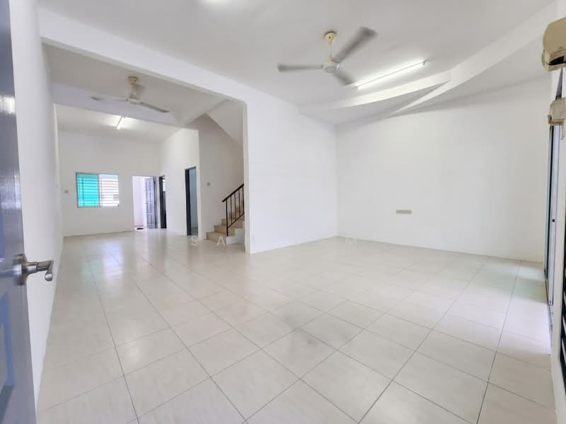 2-storey Terraced House for Sale in Taman Bertuah (Ipoh) - Sam Lam - Living Room - PropertyGuru.com.my
