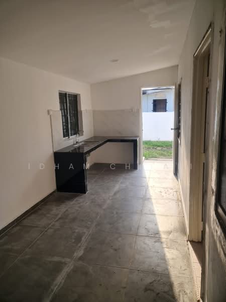 Semi-Detached House for Sale in Taman Seri Inderapura (Kuantan) - Idham Che'Ali - Kitchen - PropertyGuru.com.my