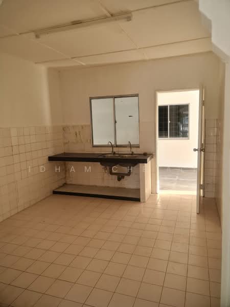 Semi-Detached House for Sale in Taman Seri Inderapura (Kuantan) - Idham Che'Ali - Kitchen - PropertyGuru.com.my