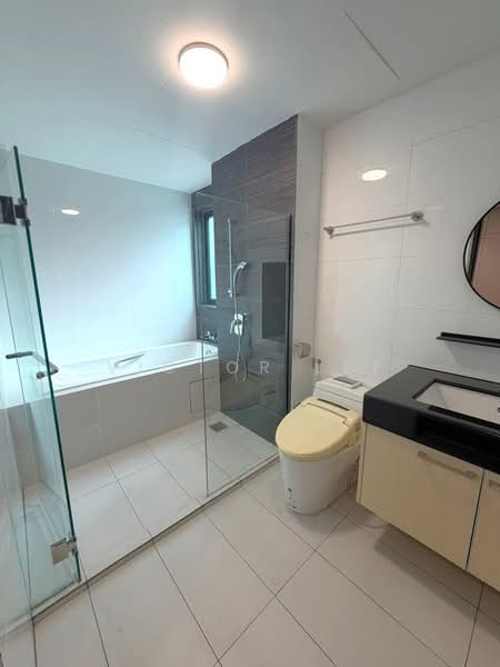 Pangsapuri untuk Disewa di Molek Pine 4 - Victor Lee - Bathroom - PropertyGuru.com.my