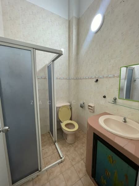 1.5-storey Terraced House for Sale in Taman Pelangi Indah (Ulu Tiram) - Zack Chow - Bathroom - PropertyGuru.com.my