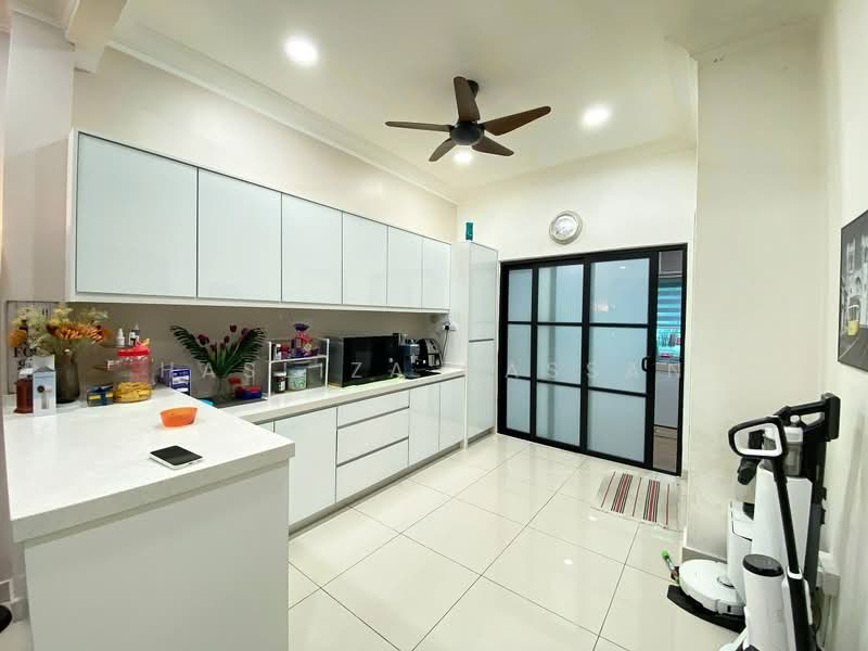 3-storey Terraced House for Sale in Kajang (Selangor) - Hasliza Hassan - Kitchen - PropertyGuru.com.my