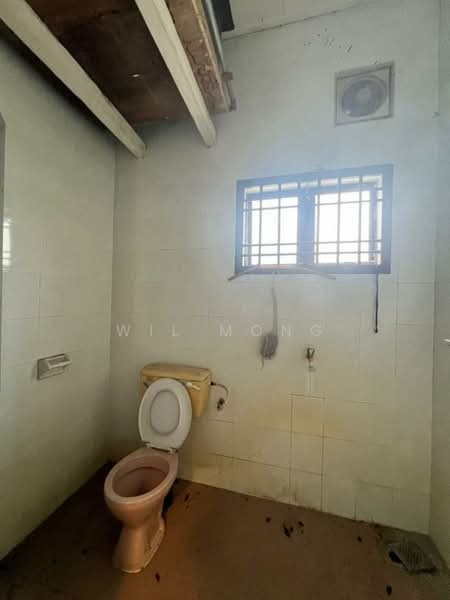 Rumah Teres 2 Tingkat untuk Dijual di Taman Guru (Kota Tinggi) - Wil Mong - Bathroom - PropertyGuru.com.my