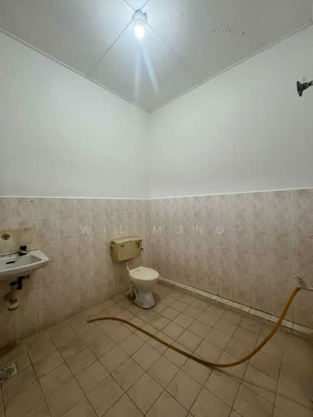 Rumah Teres 2 Tingkat untuk Dijual di Taman Guru (Kota Tinggi) - Wil Mong - Bathroom - PropertyGuru.com.my