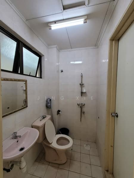 Rumah Teres 2.5 Tingkat untuk Disewa di Bandar Utama 11 (Bandar Utama) - Jing Xie - Bathroom - PropertyGuru.com.my