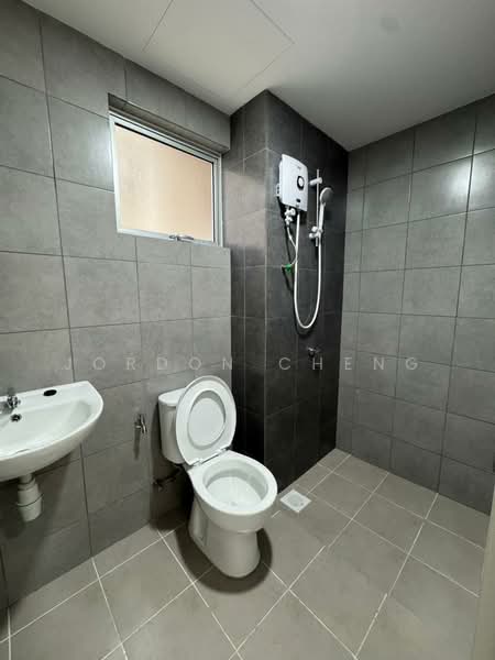 Kondominium untuk Disewa di Residensi Sateria - Jordon Cheng - Bathroom - PropertyGuru.com.my