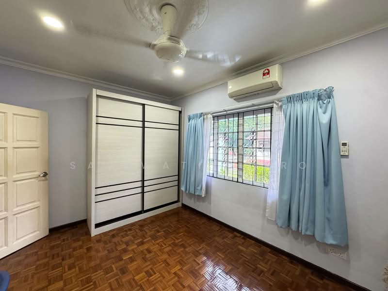 Bungalow for Sale in Seksyen 6 (Shah Alam) - Salawati Busro - Bedroom - PropertyGuru.com.my