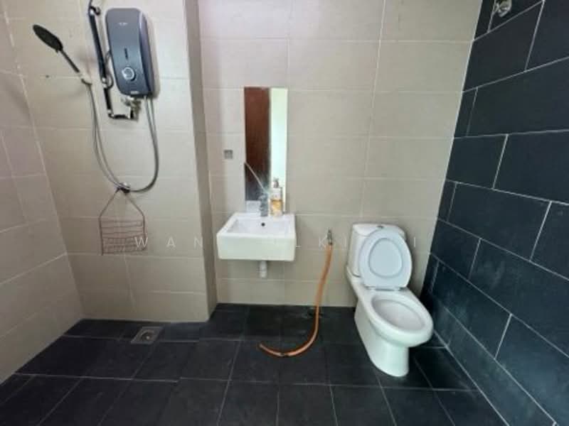 2-storey Terraced House for Sale in Bandar Sri Sendayan (Negeri Sembilan) - Wan Zulkifli - Bathroom - PropertyGuru.com.my