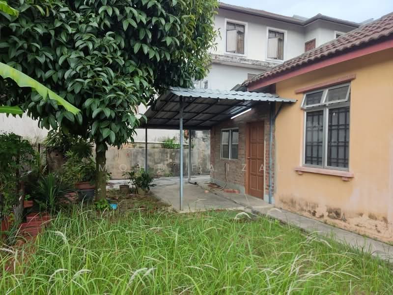 Rumah Berkembar untuk Dijual di Dengkil (Selangor) - Mohd Faizal - Exterior - PropertyGuru.com.my
