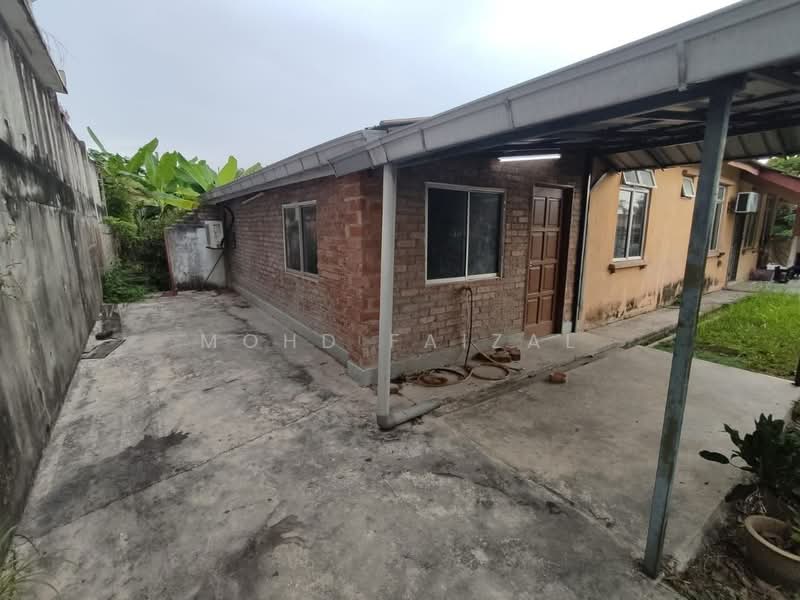 Rumah Berkembar untuk Dijual di Dengkil (Selangor) - Mohd Faizal - Exterior - PropertyGuru.com.my