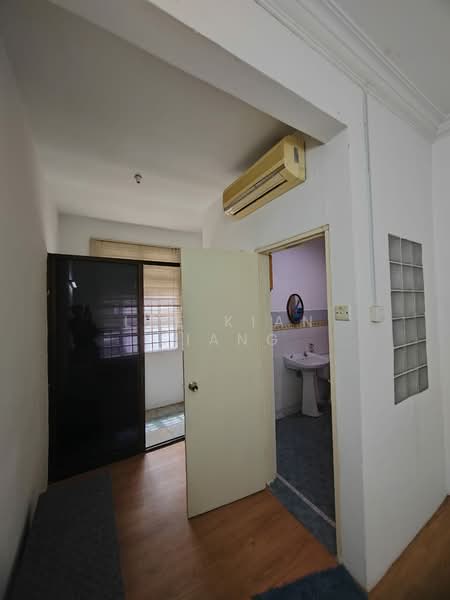 2-storey Terraced House for Rent in Permas Jaya (Johor Bahru) - Lee Kian Siang - Entrance - PropertyGuru.com.my