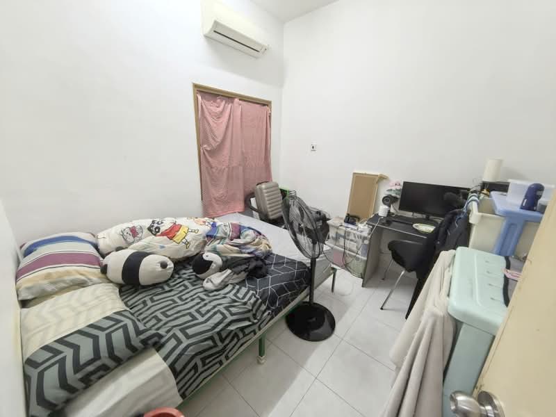 2-storey Terraced House for Sale in Taman Mutiara Rini (Skudai) - Zach Law - Bedroom - PropertyGuru.com.my