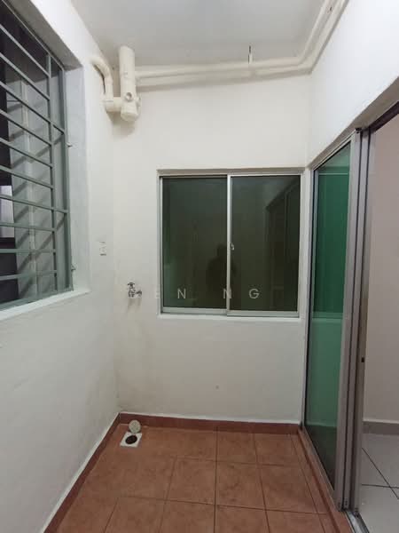 Servis Apartment untuk Disewa di OUG Parklane - Ben Ng - Balcony - PropertyGuru.com.my